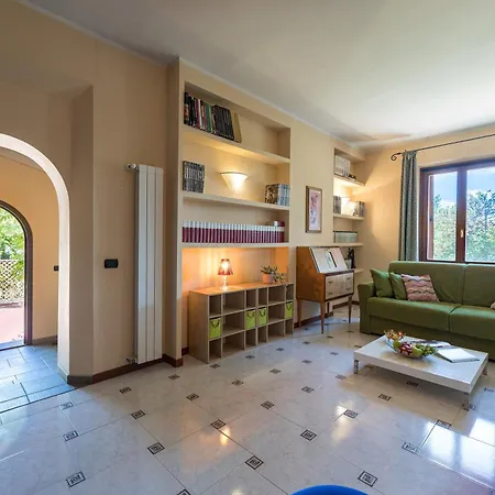 Villa Joy 6, Emma